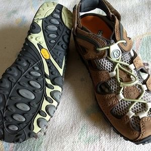 MERRELL  women's size 7 1/2 CHAMELEON ARC WEB